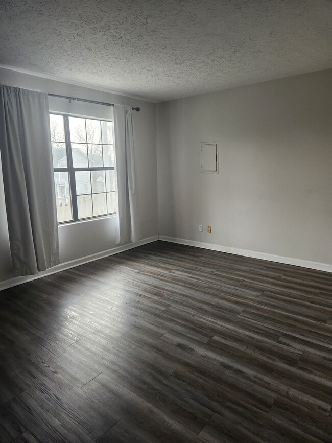 Building Photo - 3109 Wildwood Dr