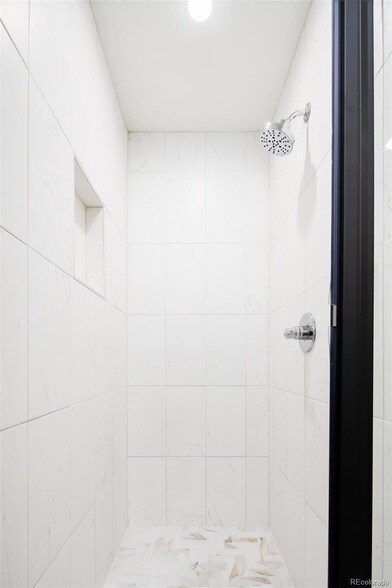 Building Photo - 267 S Jackson St