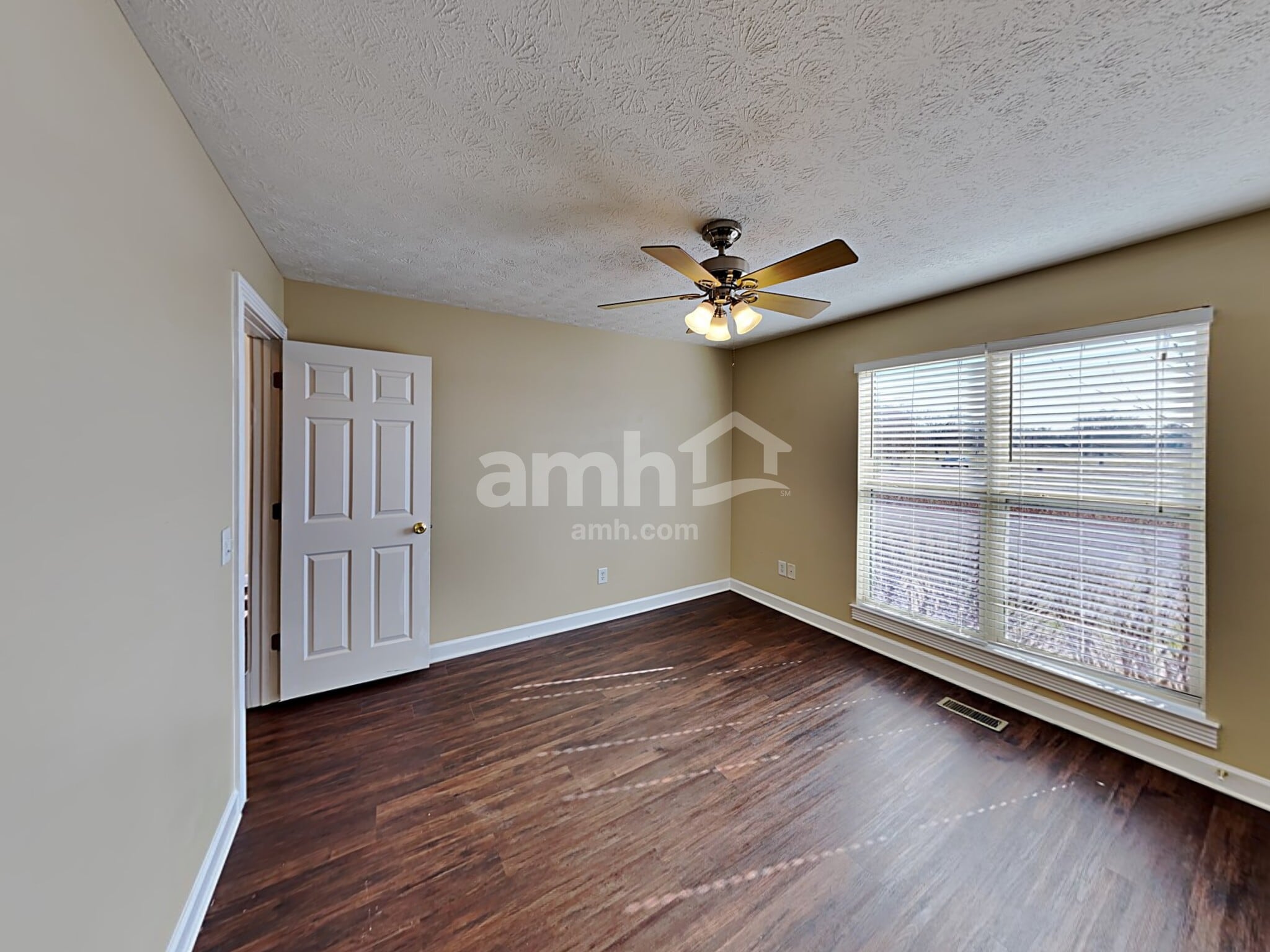 Building Photo - 305 Karlee Dr