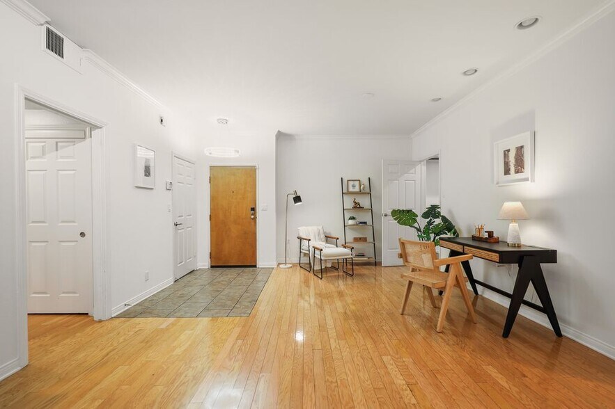 Building Photo - 11737 Darlington Ave