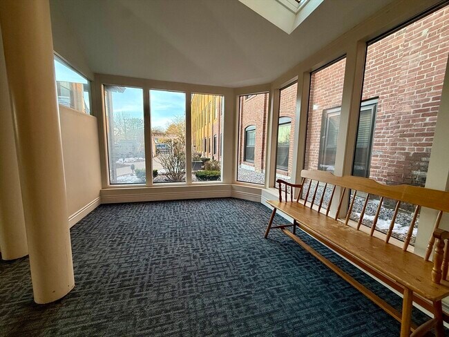 Building Photo - 21 Linden St