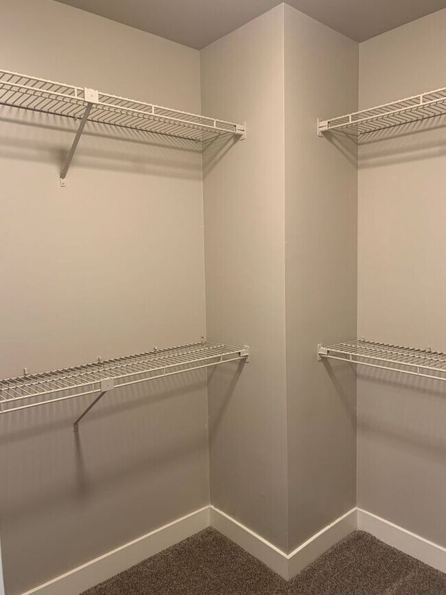 Building Photo - Spacious 2 Bed 1.5 Bath Townhome in Murray...