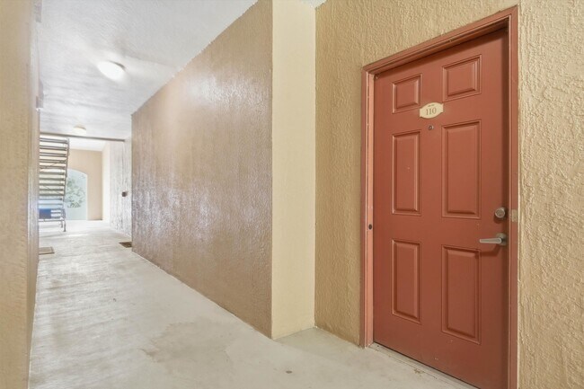 Building Photo - 520 Florida Club Blvd
