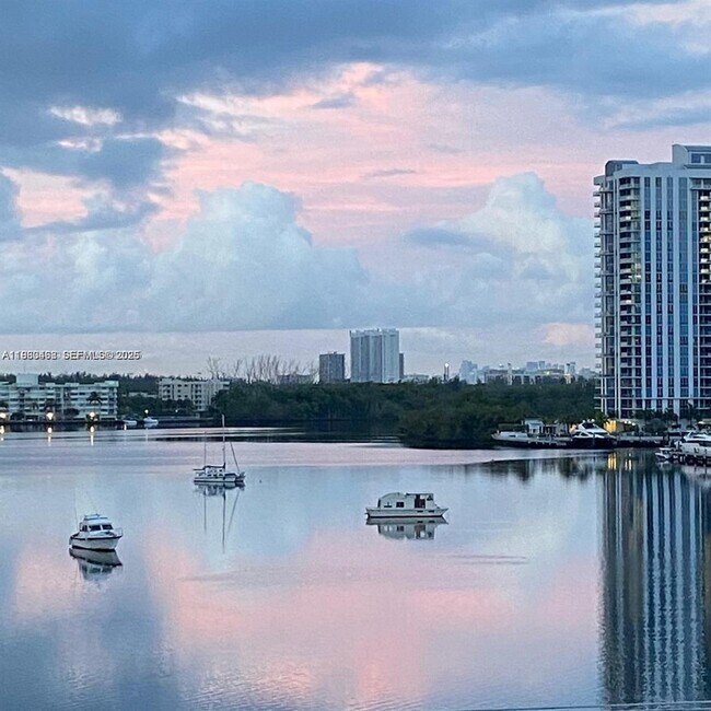 Building Photo - 2903 Point E Dr