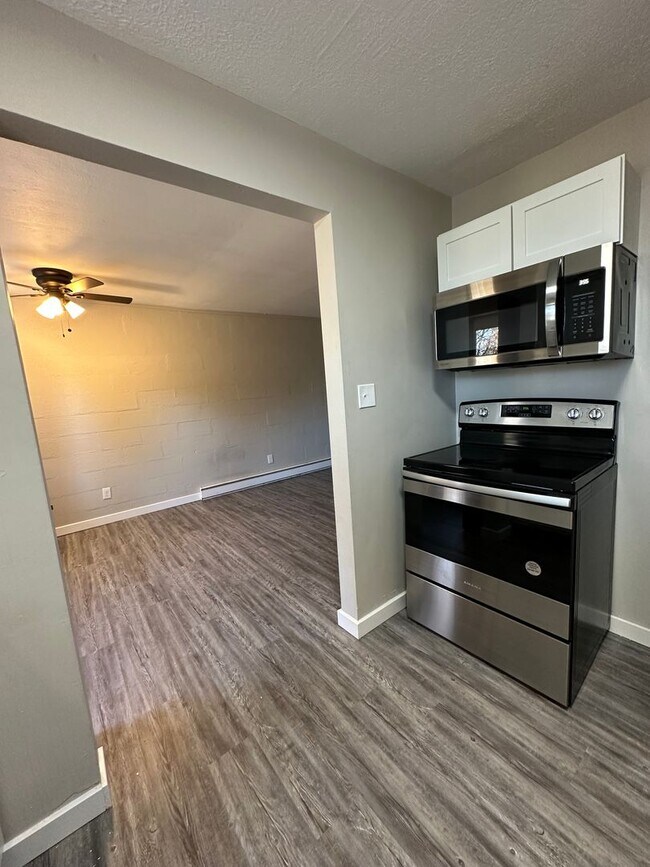 Building Photo - 420 Tinkler/509 Perrin-SHILO