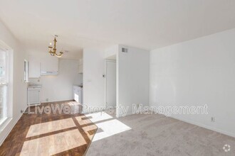 Building Photo - 1120 Hall St