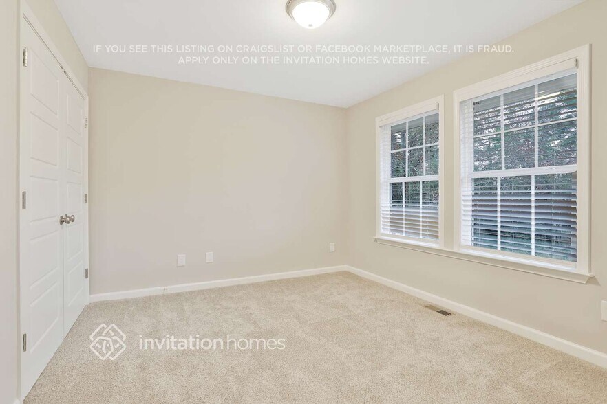 Building Photo - 2621 Windridge Dr