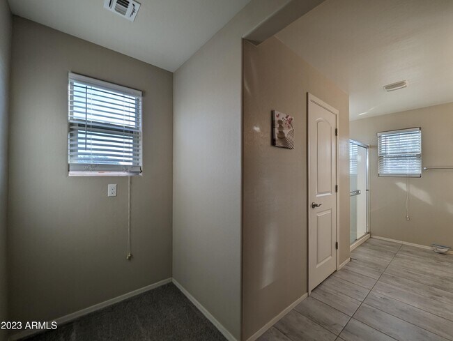Building Photo - 1253 N 166th Ave