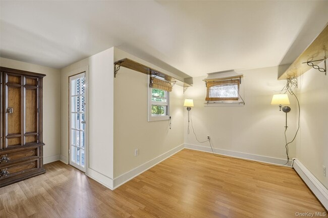 Building Photo - 17 E Parmenter St