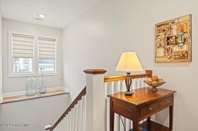 Building Photo - 64 North Ln