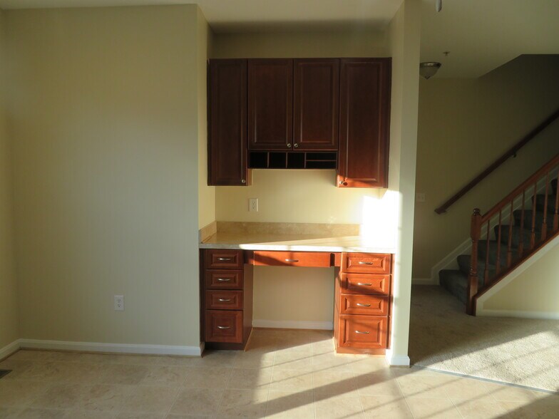 Building Photo - 3700 Bedford Dr