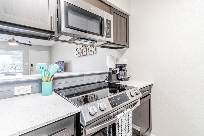 Building Photo - 3501 S 1st St