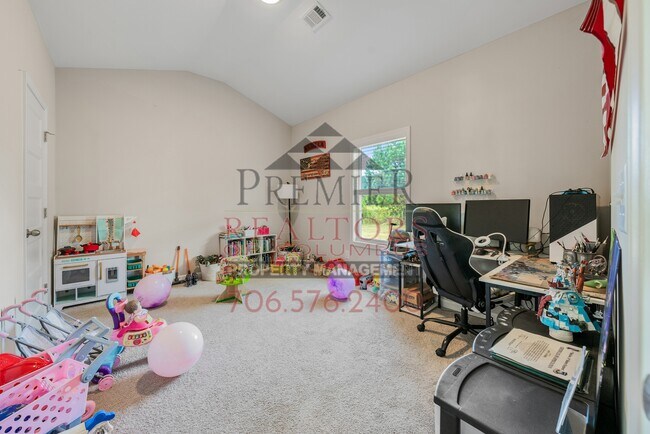 Building Photo - 13 Pebblebrook Ln