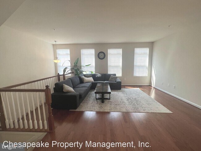 Building Photo - 3 br, 3.5 bath House - 1009 Red Clover Road