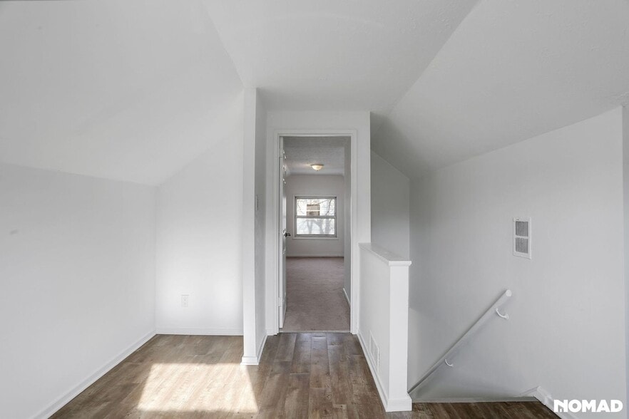 Building Photo - 878 Antwerp Rd