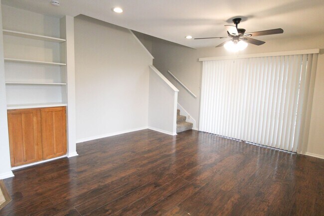 Building Photo - 945 Schertz Pkwy