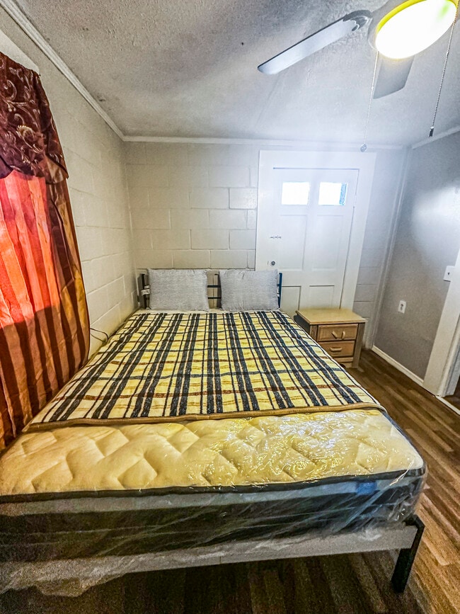 Building Photo - 210 Thurston Ave