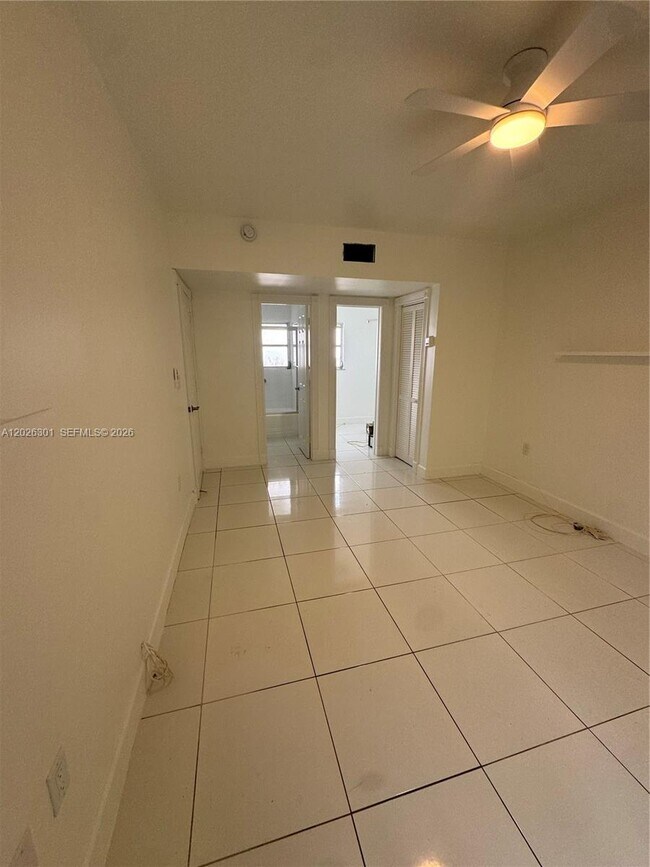 Building Photo - 10281 E Bay Harbor Dr