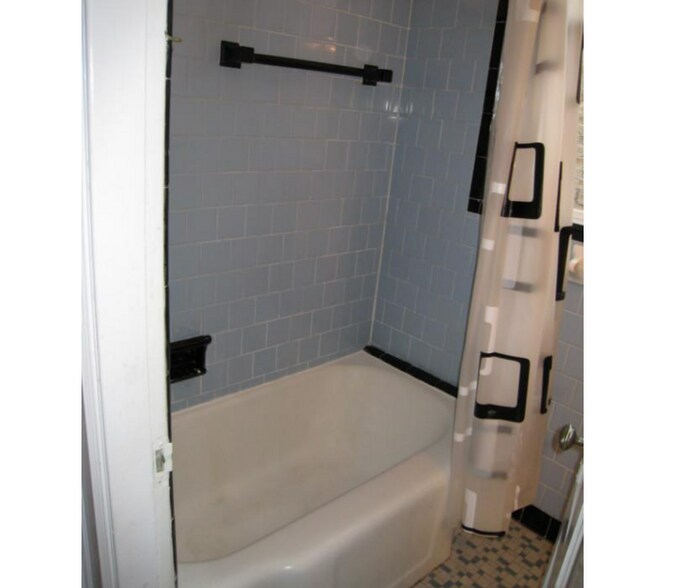 Building Photo - 108 Central St