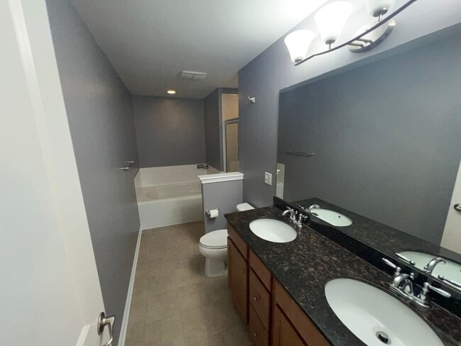 Building Photo - 104 Riva Ct