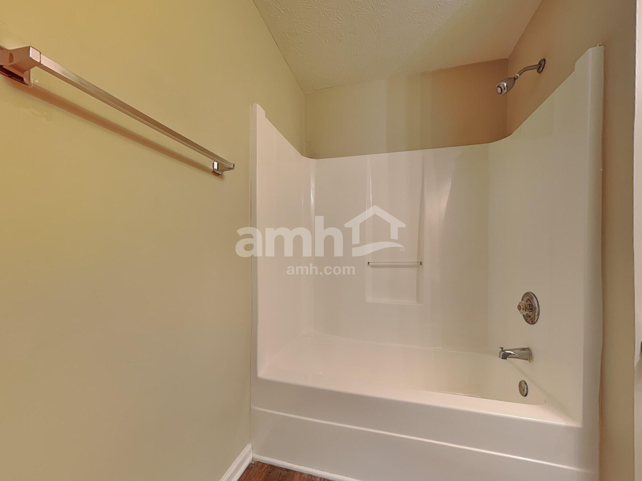 Building Photo - 705 St Charles Ave