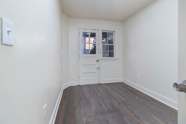 Building Photo - 4713 3rd Pl NW