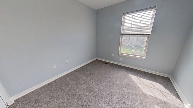 Building Photo - 450 Fisher Dr