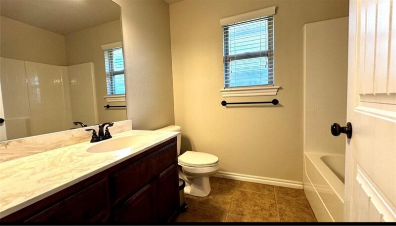 Building Photo - 1328 Ridgeway Dr