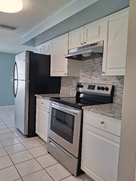 Building Photo - 1663 Plum Tree Rd