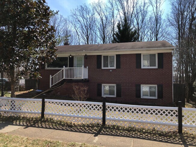 Building Photo - Single Family Home in Dale City