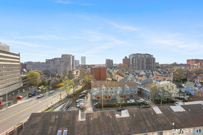 Building Photo - 300 Broad St