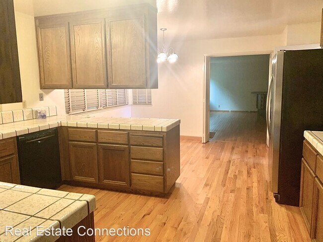 Building Photo - 6 br, 2.5 bath House - 2619 Neves Ct.