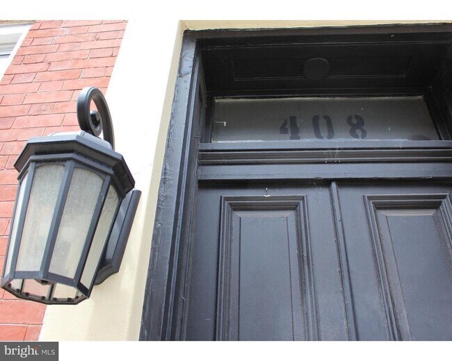 Building Photo - 408 S 9th St