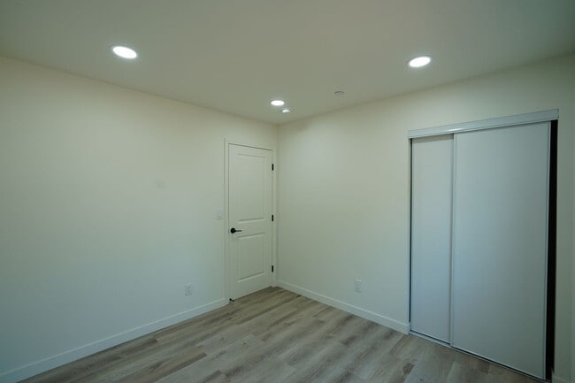 Building Photo - 4805 Charlotte Way