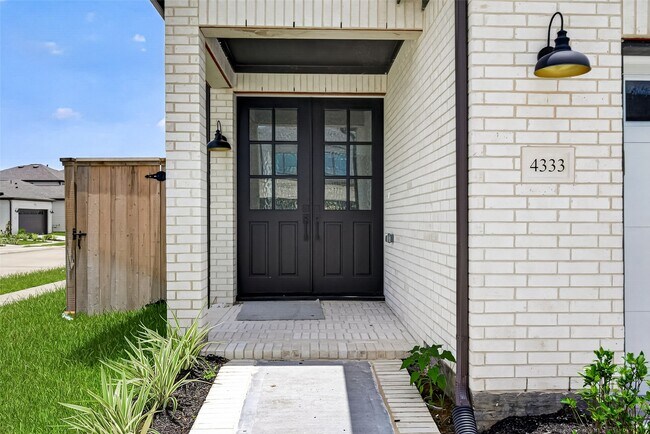 Building Photo - 4333 Avron Dr