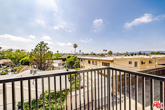 Building Photo - 2057 S Garth Ave