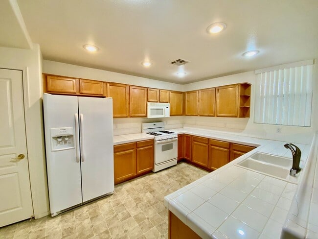 Building Photo - Executive Summerlin Suite