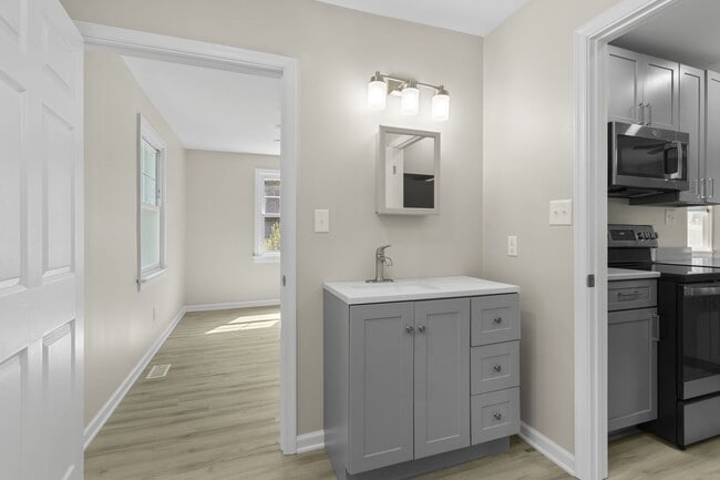 Building Photo - Newly Remodeled 3-Bedroom Home in Town of Blackstone!