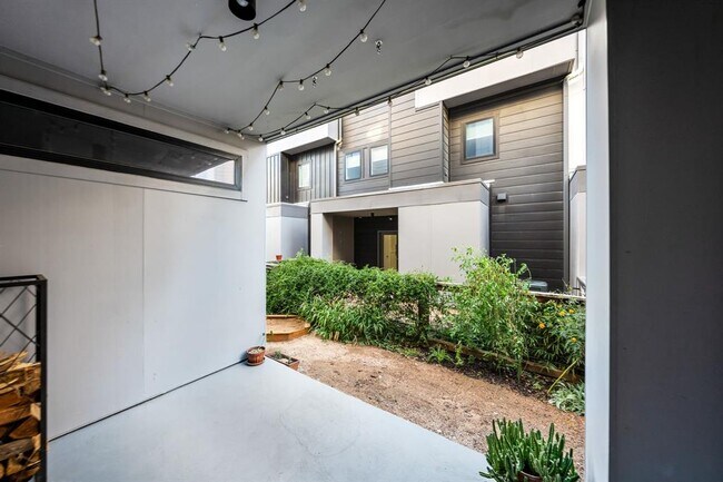 Building Photo - 5924 S Congress Ave