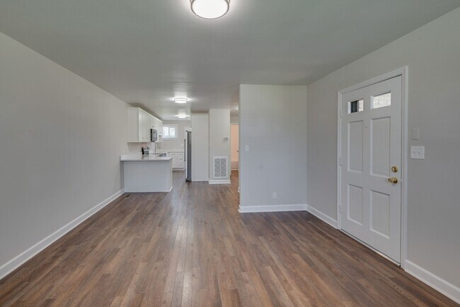 Building Photo - 405 Figuers Dr