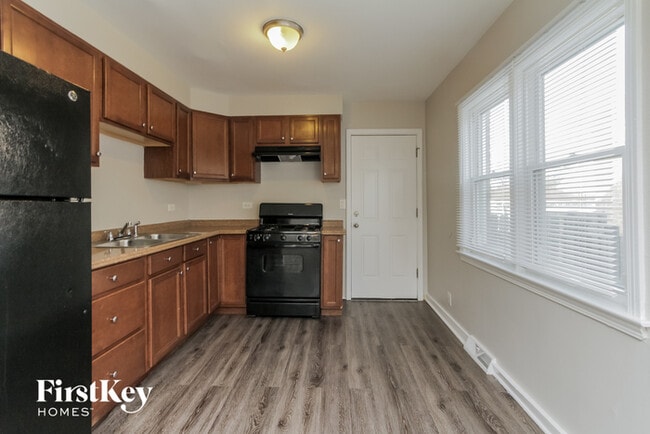 Building Photo - 20 164th St