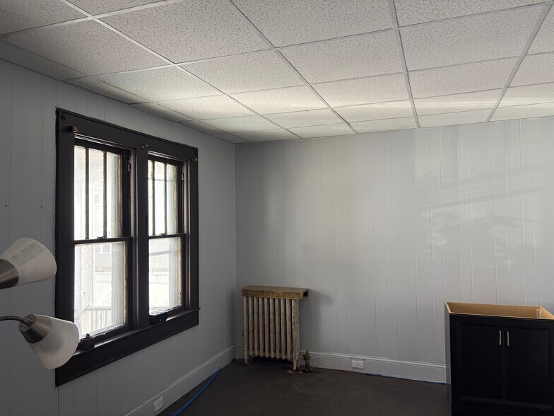 Primary Photo - 451 Oak St