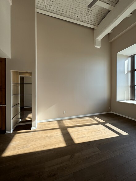 Building Photo - 270 E Highland Ave