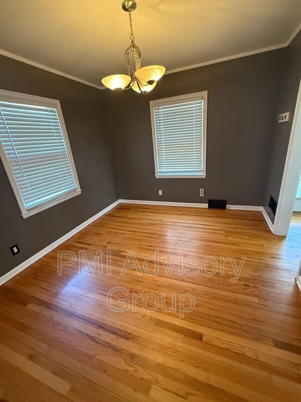 Building Photo - 1124 SW Collins Ave