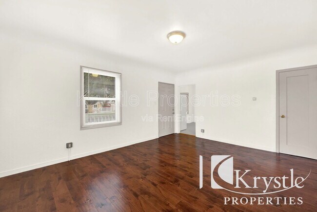 Building Photo - 241 Mayo Ave