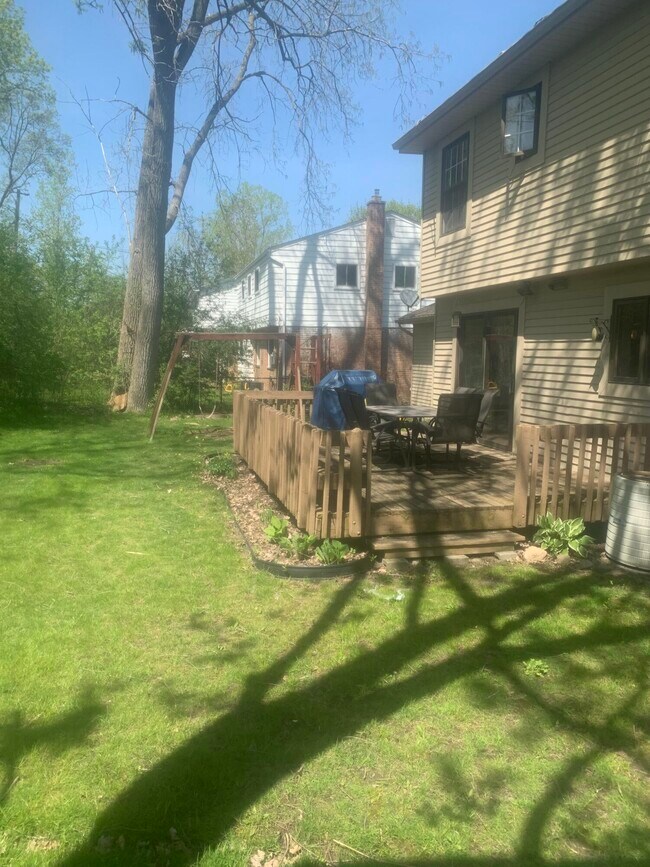 Building Photo - 1424 Dicken Dr