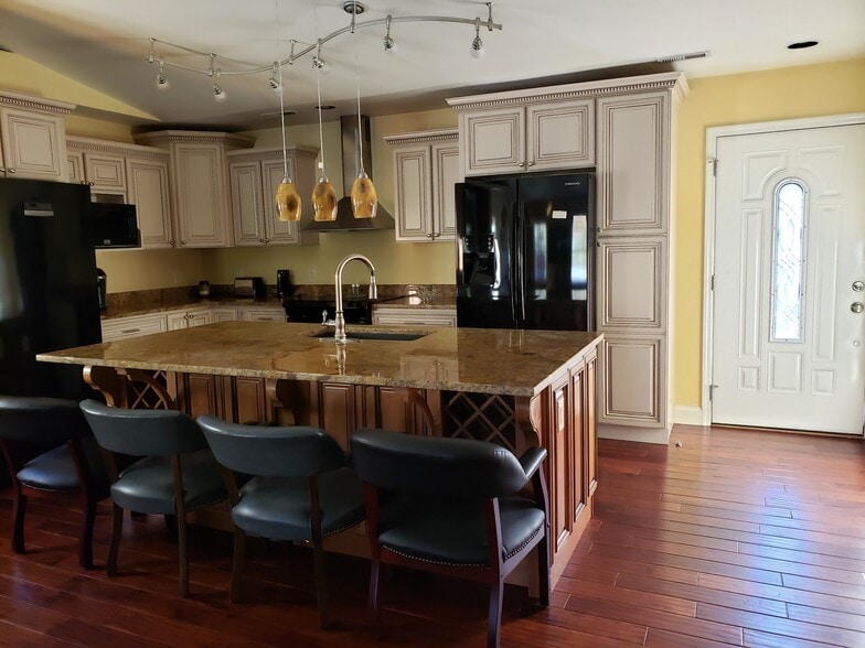 Wine Rack, Side x Side Refrigerator Pull out Freezer CookTop Stove W/ Exhaust Fan - 54 Veres Dr