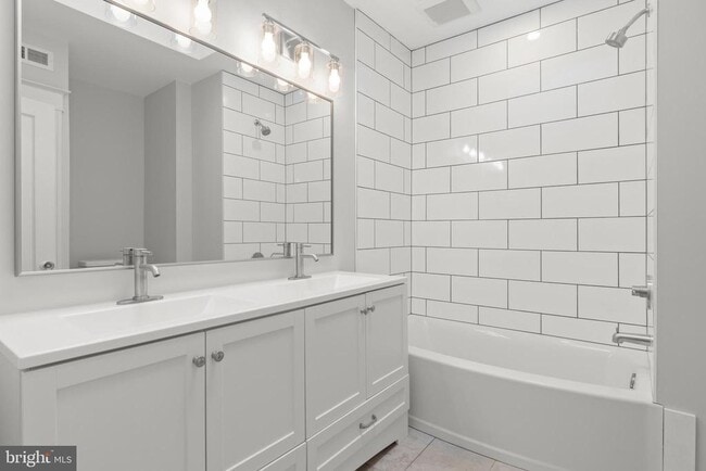 Building Photo - 507 W Abbottsford Ave