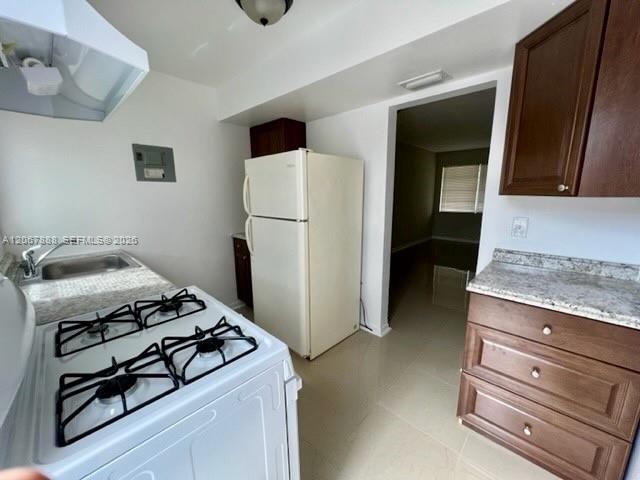 Building Photo - 949 W Kalmia Dr