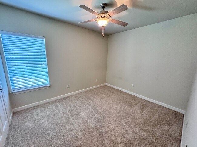 Building Photo - 2BD/2BA FOR RENT